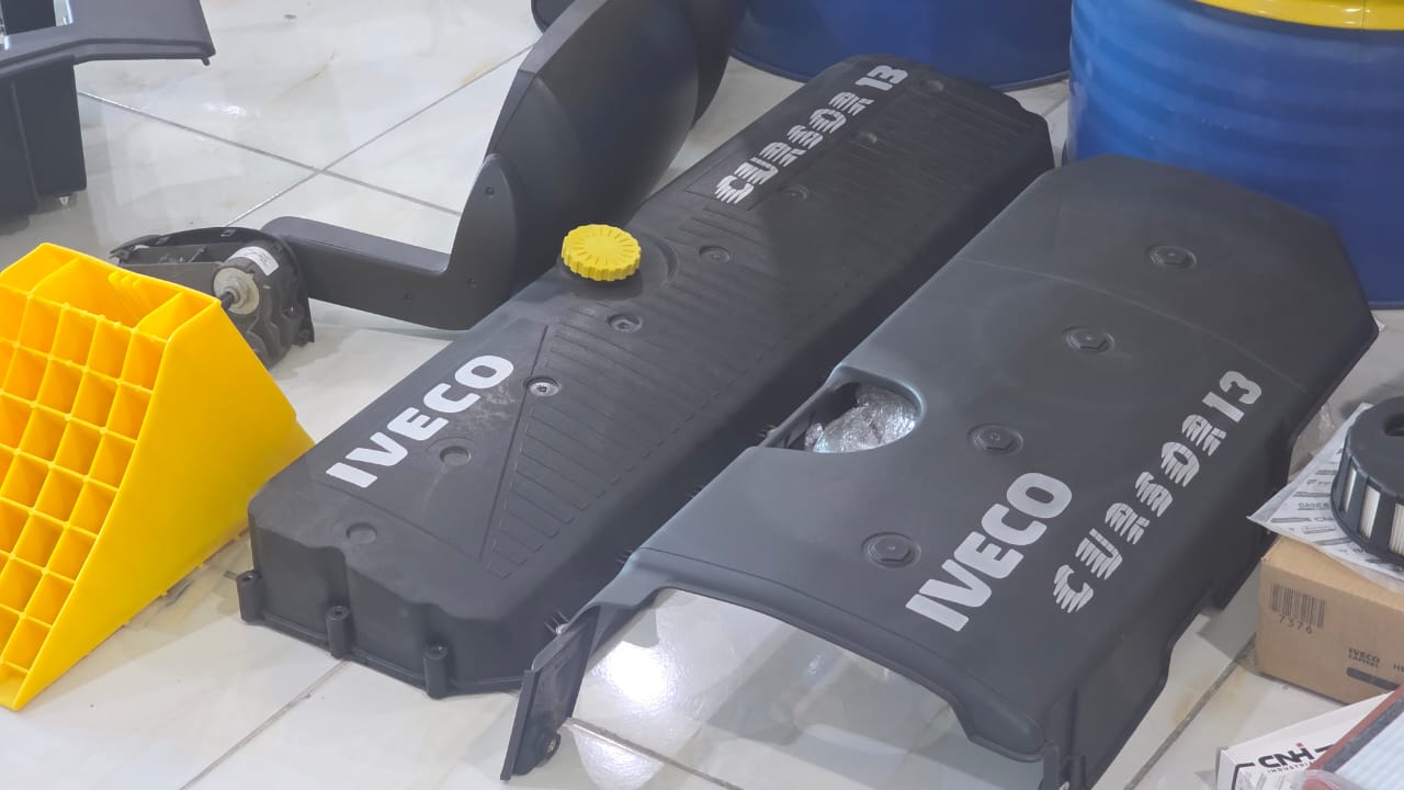 غطاء محرك شاحنة